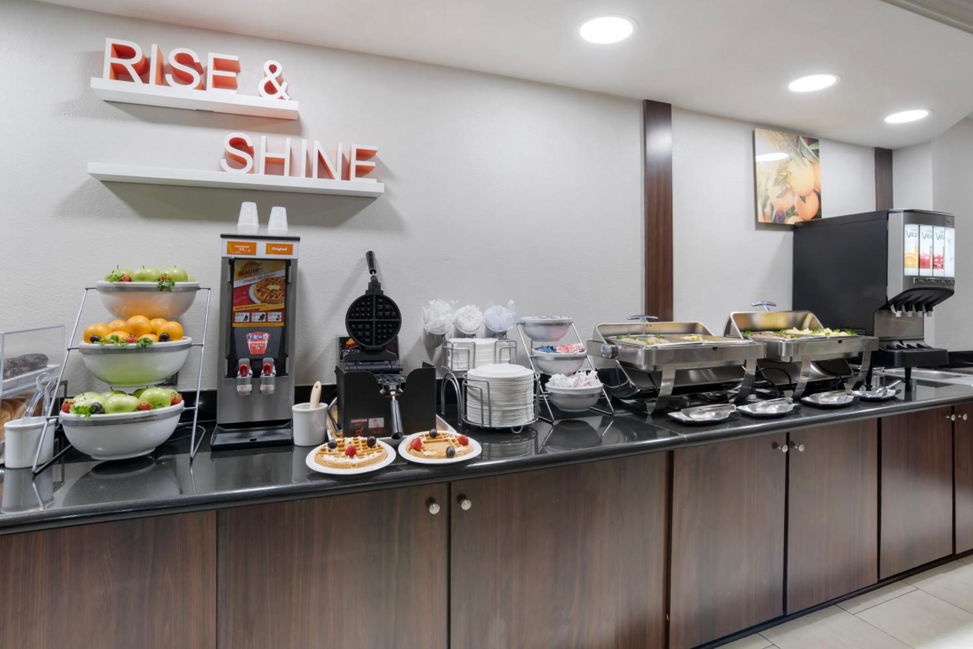 קנר Comfort Inn & Suites New Orleans Airport North מראה חיצוני תמונה