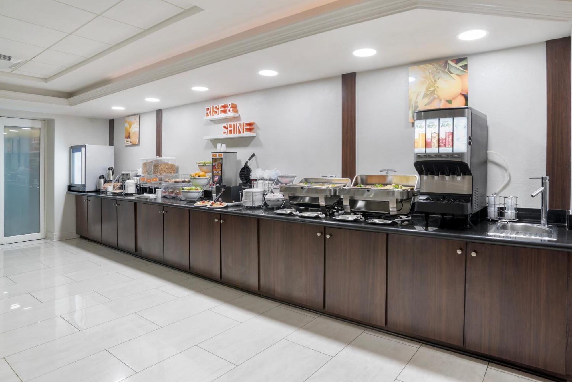 קנר Comfort Inn & Suites New Orleans Airport North מראה חיצוני תמונה