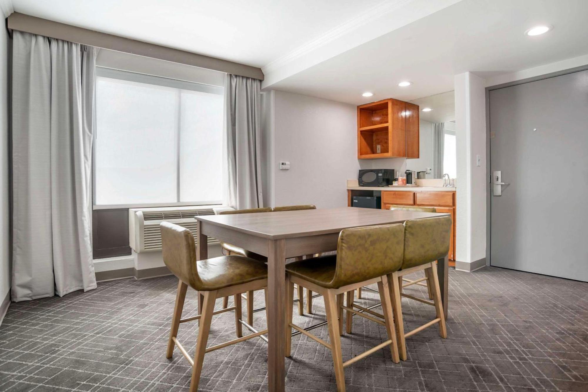 קנר Comfort Inn & Suites New Orleans Airport North מראה חיצוני תמונה
